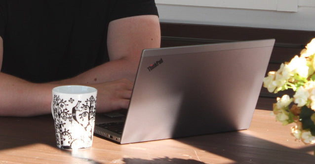 Lenovo Thinkpad pöydällä